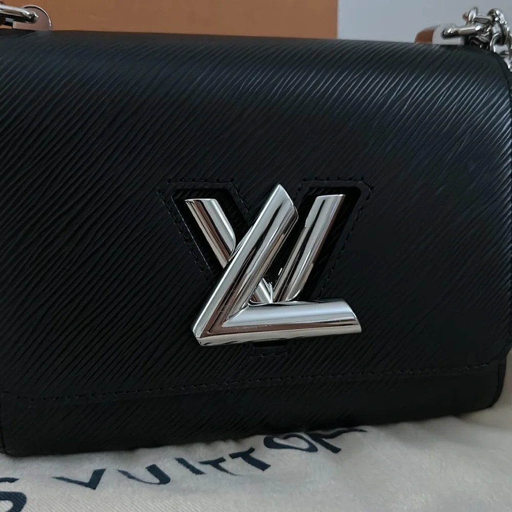 Louis Vuitton LV twist lock PM chain black bag - Picture 3 of 11